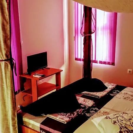 Hotel Family Ludo Warna